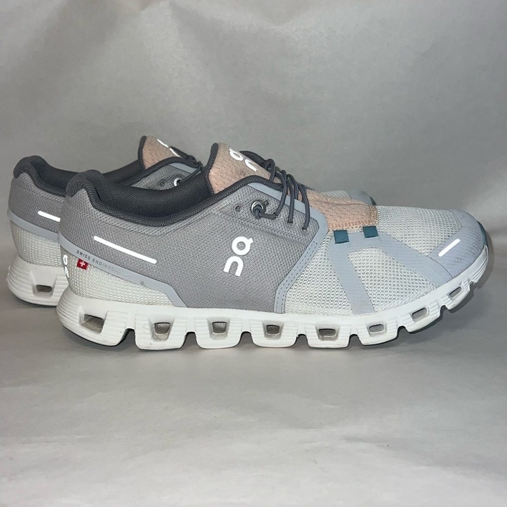 On Cloud 5 grey/white/peach – LIKE NEW - Picture 3 of 16